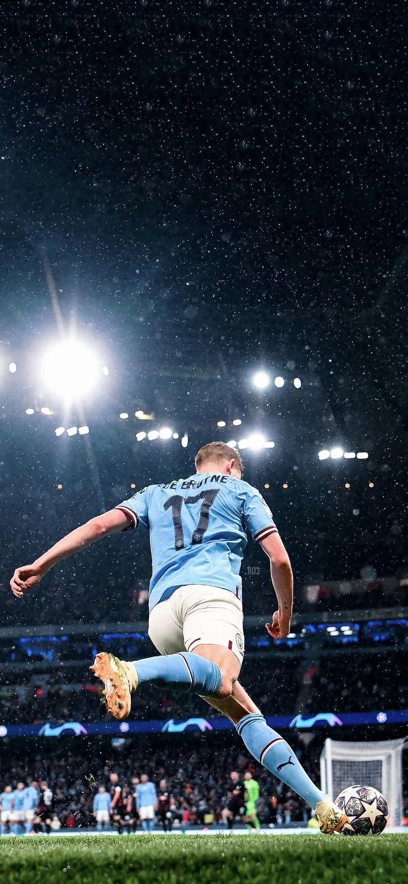 一日英超动向：曼联解雇青训教练被痛批，切尔西挖来“新内马尔”曼联解雇青训教练，裁员450人。阿莫林执教曼联，战绩不佳。奥斯梅恩将加盟切尔西，有望打破曼联单赛季进球纪录。