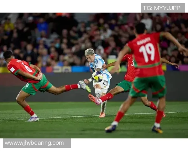 世体：巴萨当地时间今天中午前往沙特，明天下午进行首次训练