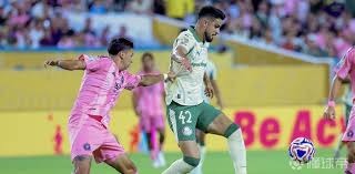 官方声明： 鲁本·阿莫里姆已卸任曼联主教练一职。 鉴于曼联目前排名英超联赛第六位，俱乐部管理层经过慎重考虑，认为此刻是做出调整的合适时机。此举将为球队提供 来源：utdreport